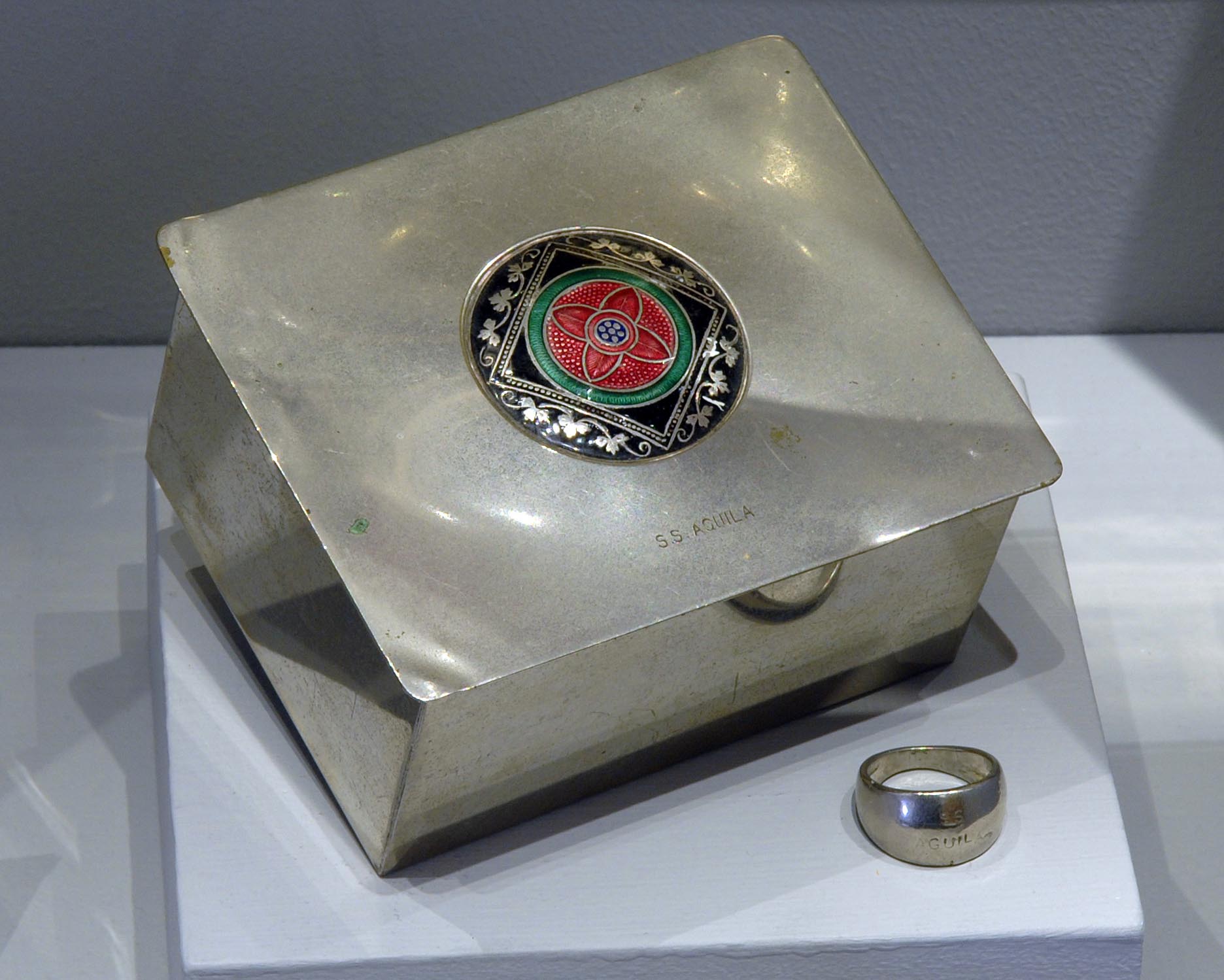 11-objects-that-tell-the-story-of-women-and-the-royal-navy-museum-crush