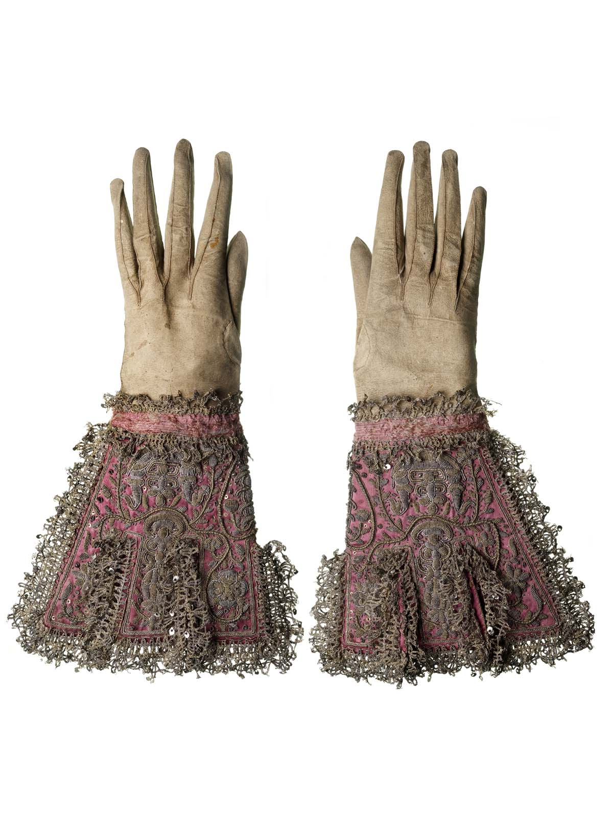 Fragile relics from the violent death of Charles I – Museum Crush